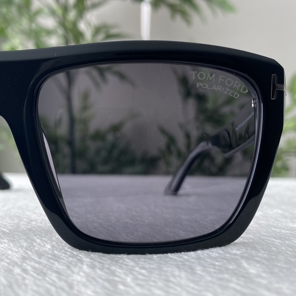 Tom Ford Alberto Polarized Square Sunglasses (TF1077N, Black/Gray) - Picture 9 of 16